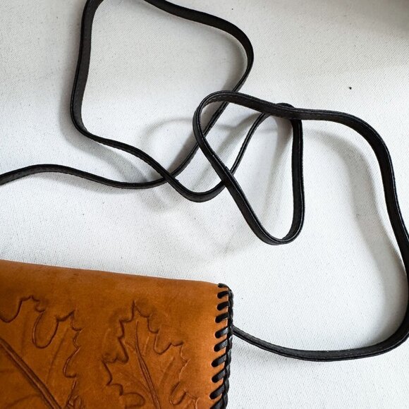 Vintage Leather Hand Tooled Leaf Acorn Print Wallet on A strap Crossbody - Picture 4 of 10